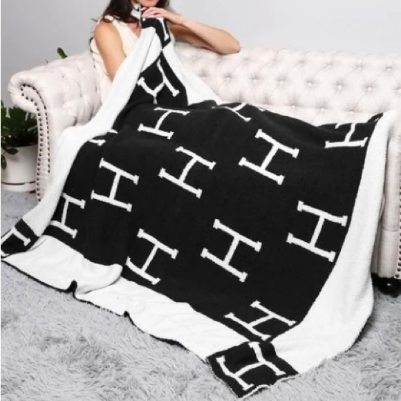 Combo blanket/slippers set black - Picture 2 of 5